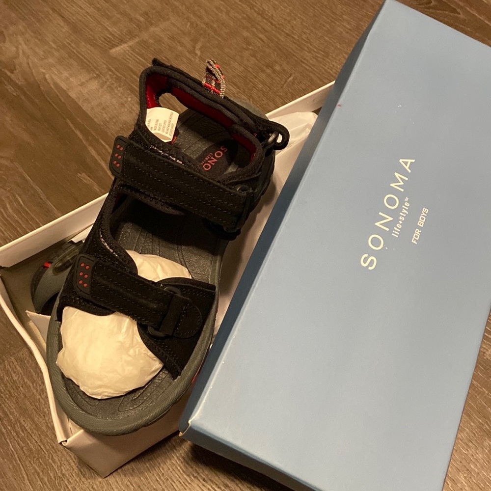 Boys sandals